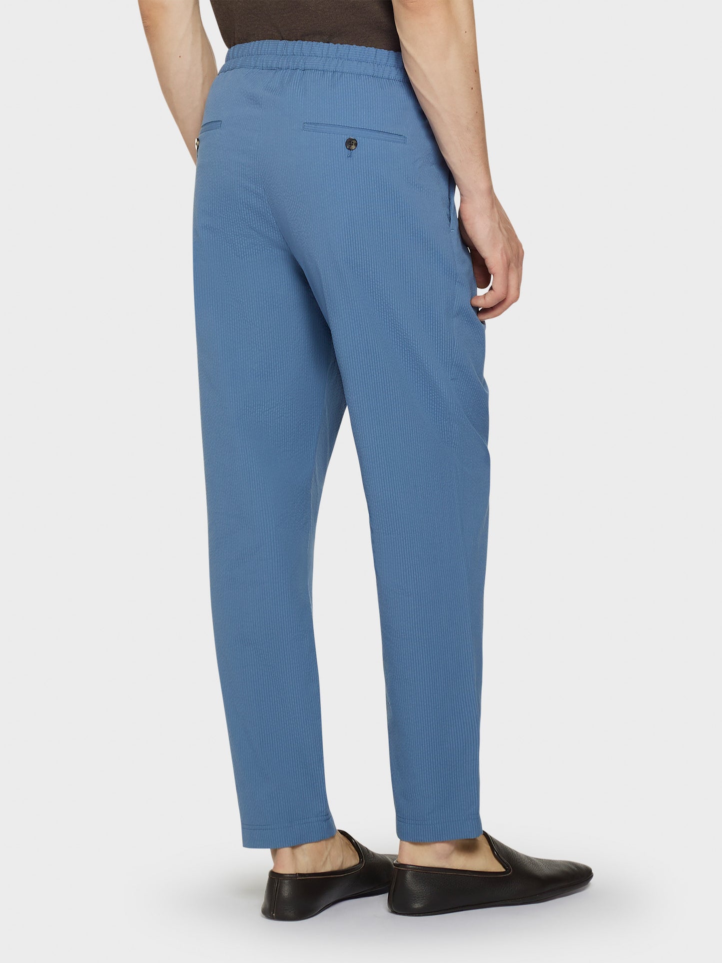 Caruso Menswear Abbigliamento Uomo Pantaloni Pantalone jogger in seersucker di cotone azzurro look 4