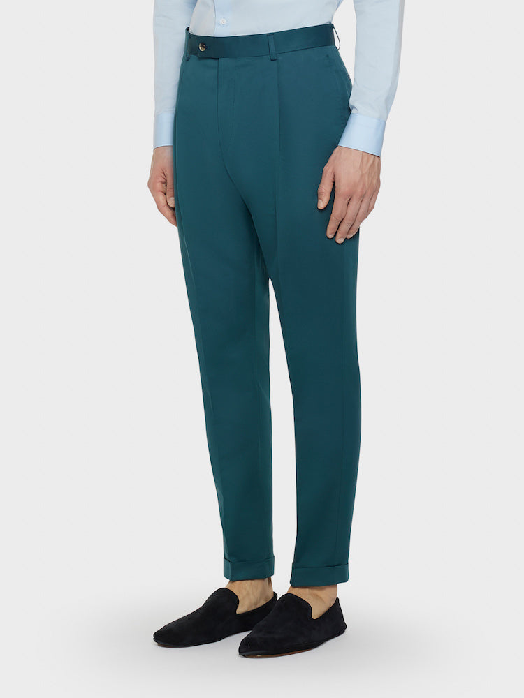 Caruso Menswear Abbigliamento Uomo Pantaloni Pantalone carrot-fit in cotone e seta verde look 1