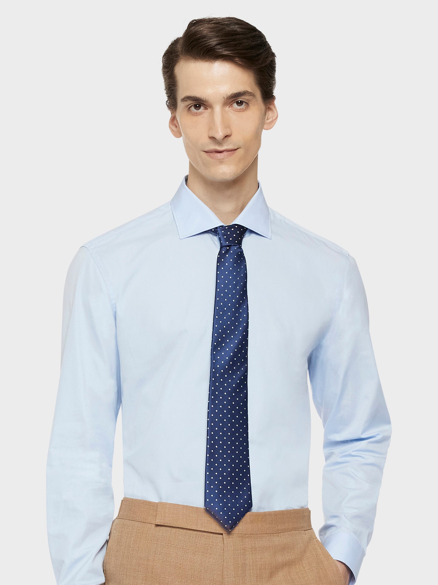 Caruso Menswear Abbigliamento Uomo Accessori Cravatta classica sette pieghe in seta jacquard blu con pois bianchi look 2