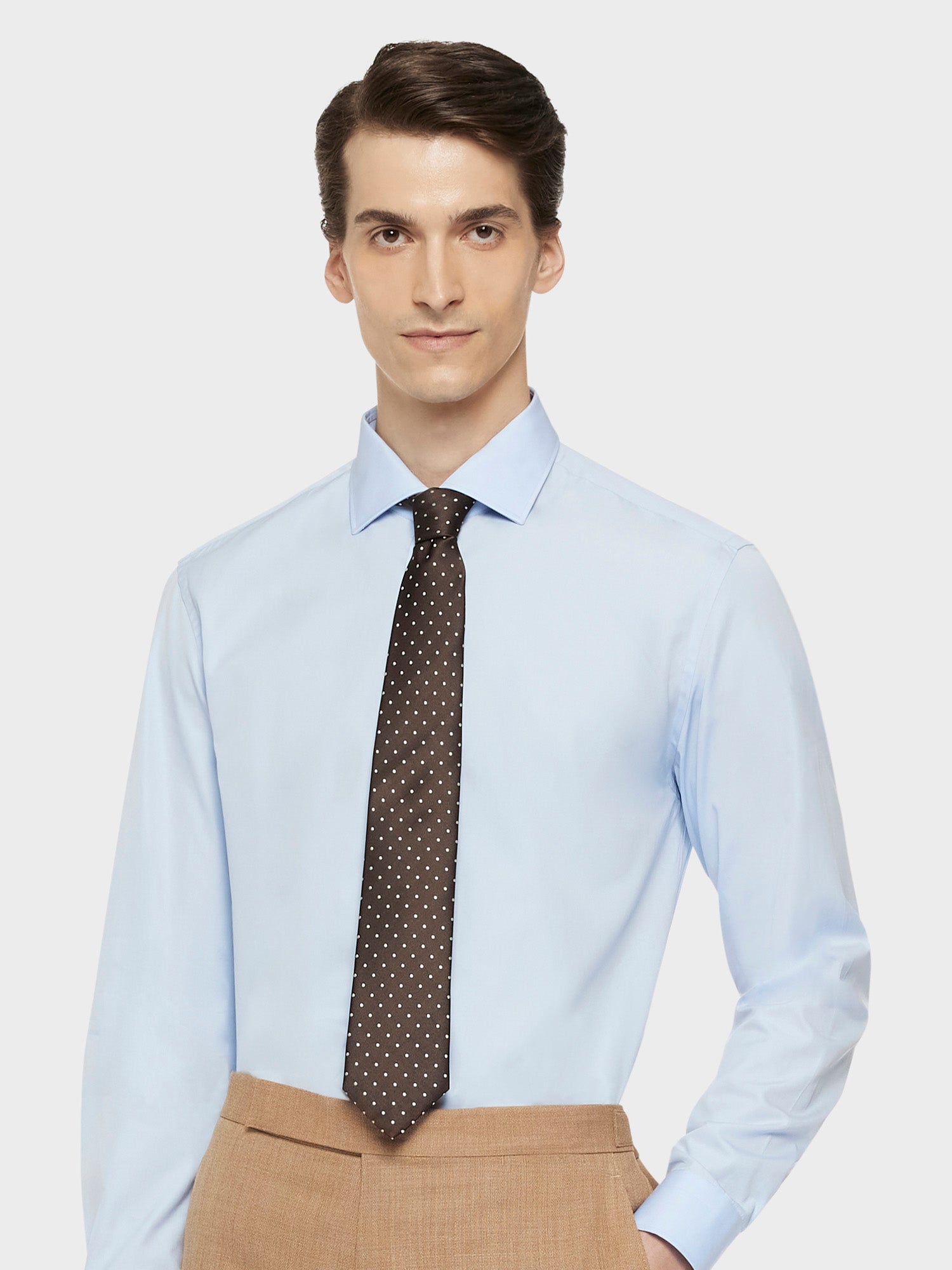 Caruso Menswear Abbigliamento Uomo Accessori Cravatta classica sette pieghe in seta jacquard marrone con pois bianchi look 2