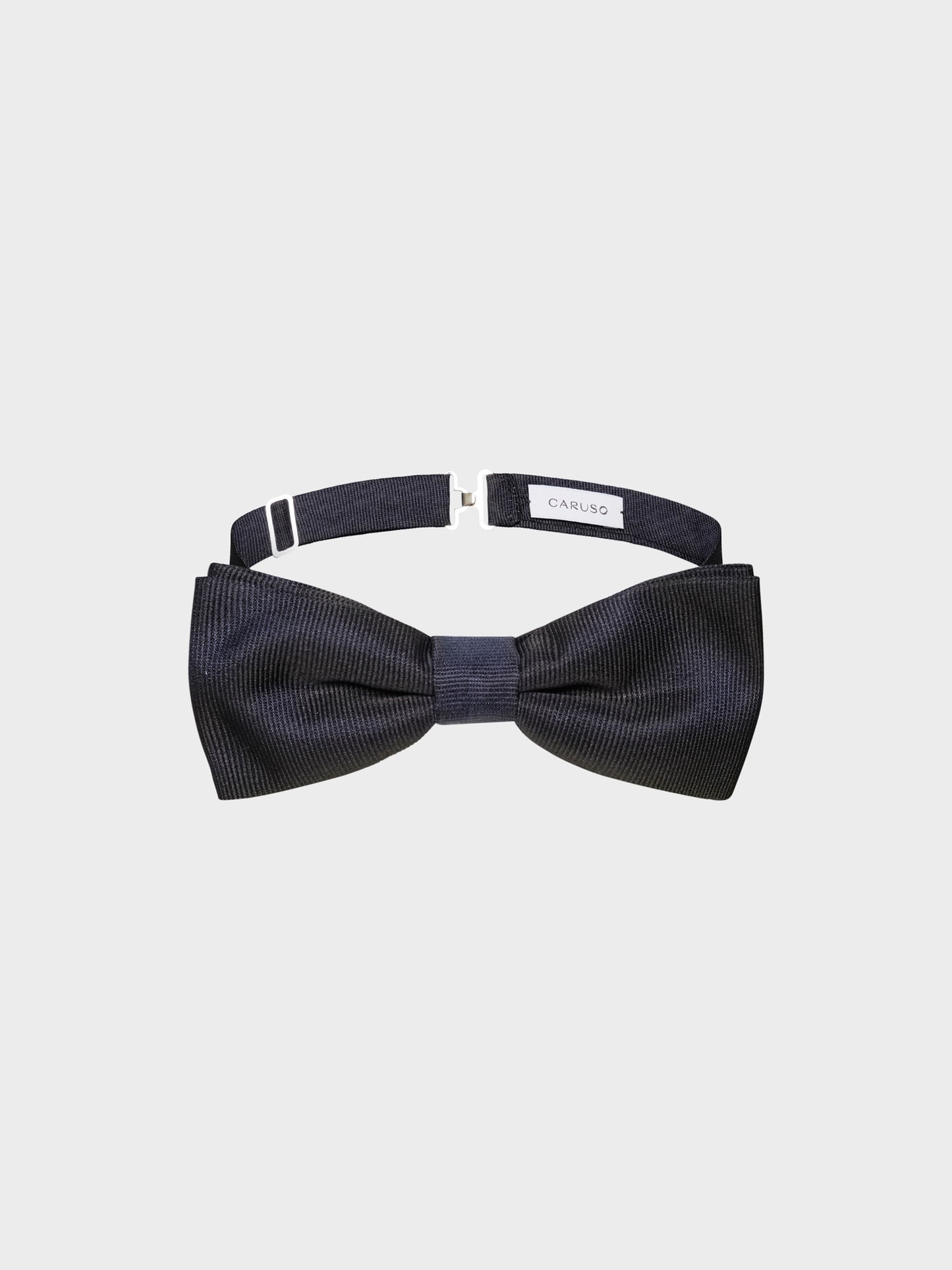 Caruso Menswear Abbigliamento Uomo Accessori Papillon annodato in raso blu navy look 1