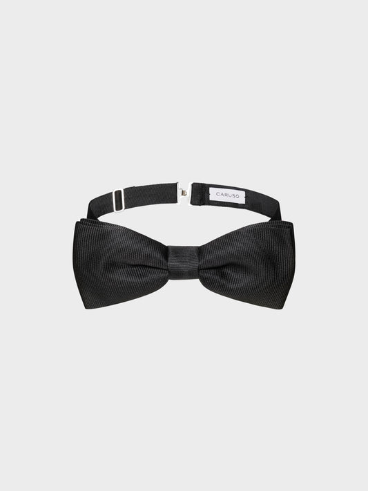 Caruso Menswear Abbigliamento Uomo Accessori Papillon annodato in raso nero look 1