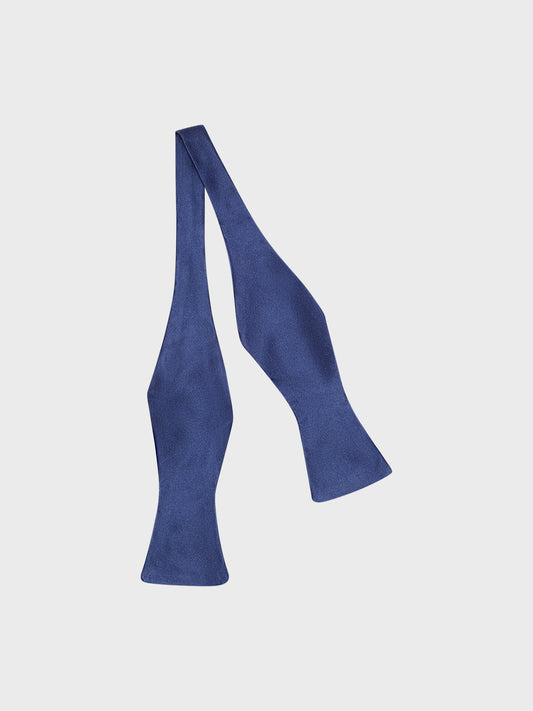 Caruso Menswear Abbigliamento Uomo Accessori Papillon da annodare in raso blu look 1