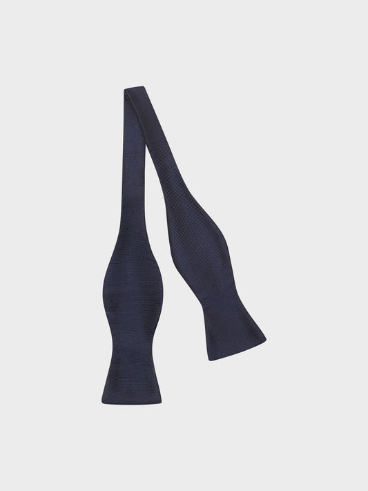 Caruso Menswear Abbigliamento Uomo Accessori Papillon da annodare in raso blu navy look 1