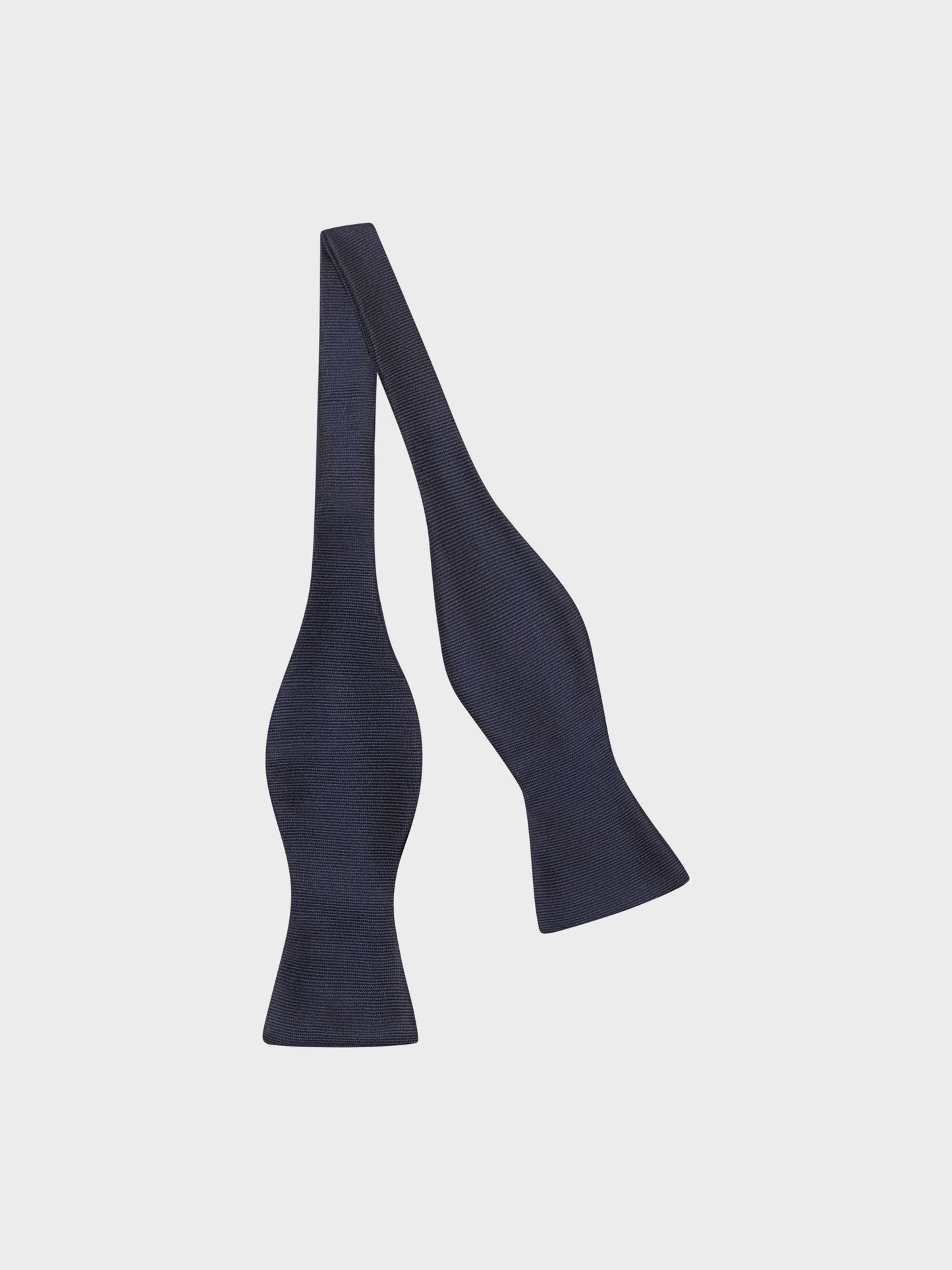 Caruso Menswear Abbigliamento Uomo Accessori Papillon da annodare in raso blu navy look 1