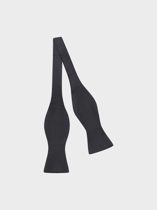 Caruso Menswear Abbigliamento Uomo Accessori Papillon da annodare in raso nero look 1
