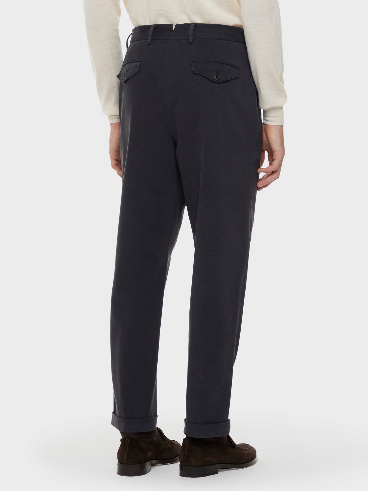 Caruso Menswear Abbigliamento Uomo Pantalone in cotone stretch blu indossato back