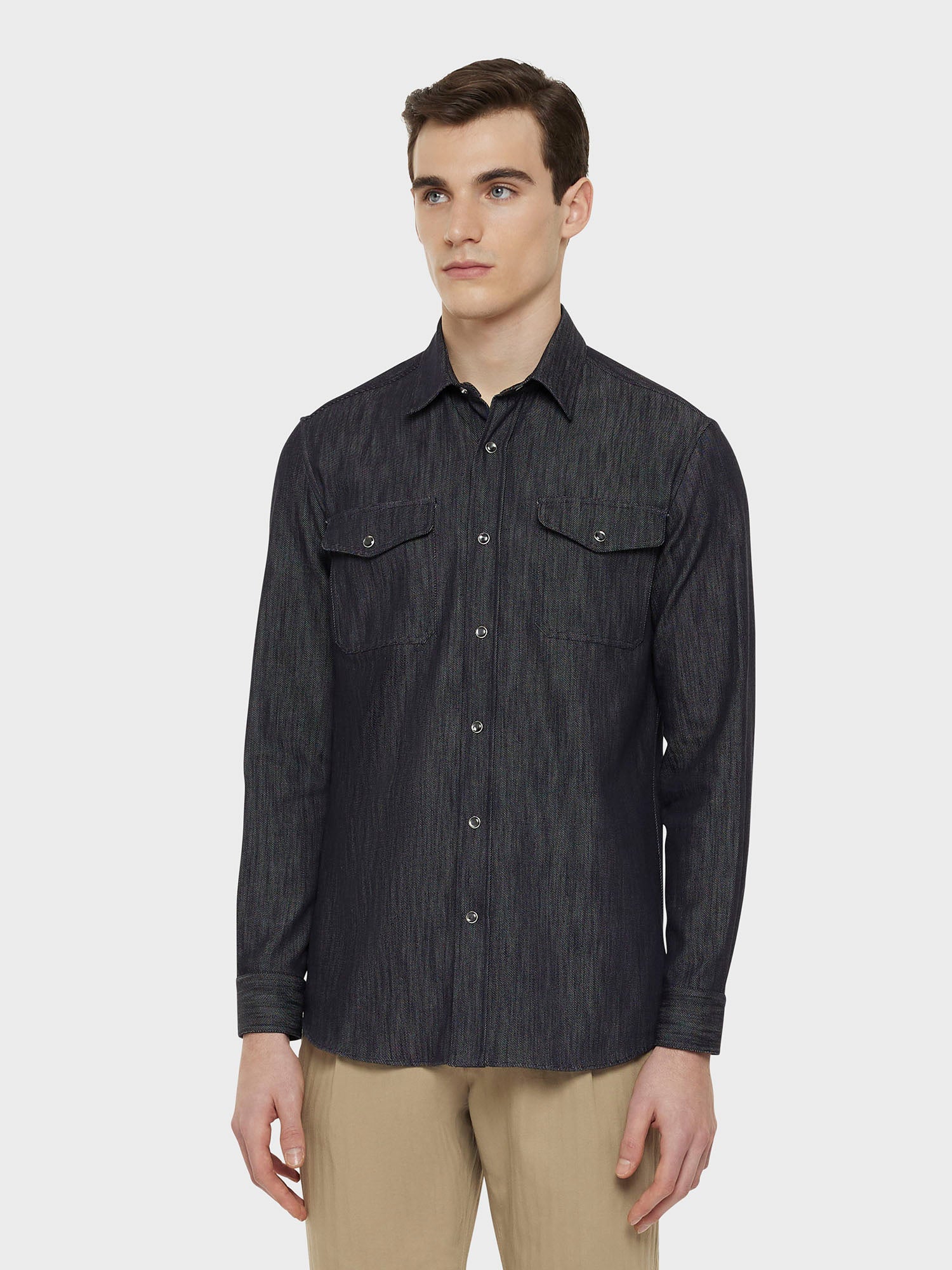 Caruso Menswear Abbigliamento Uomo Camicia in cotone denim blu scuro indossato front