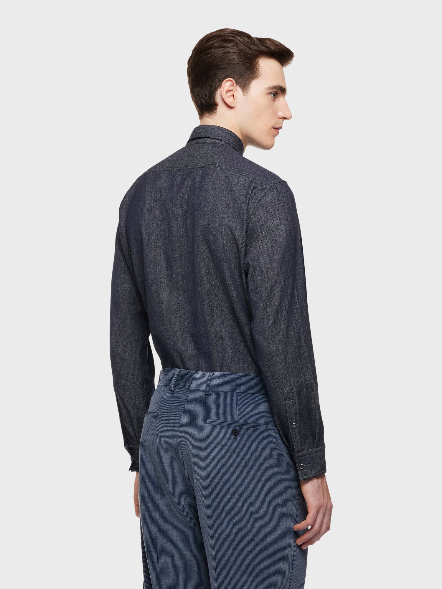 Caruso Menswear Abbigliamento Uomo Camicia in lana e cotone effetto denim blu scuro indossato back