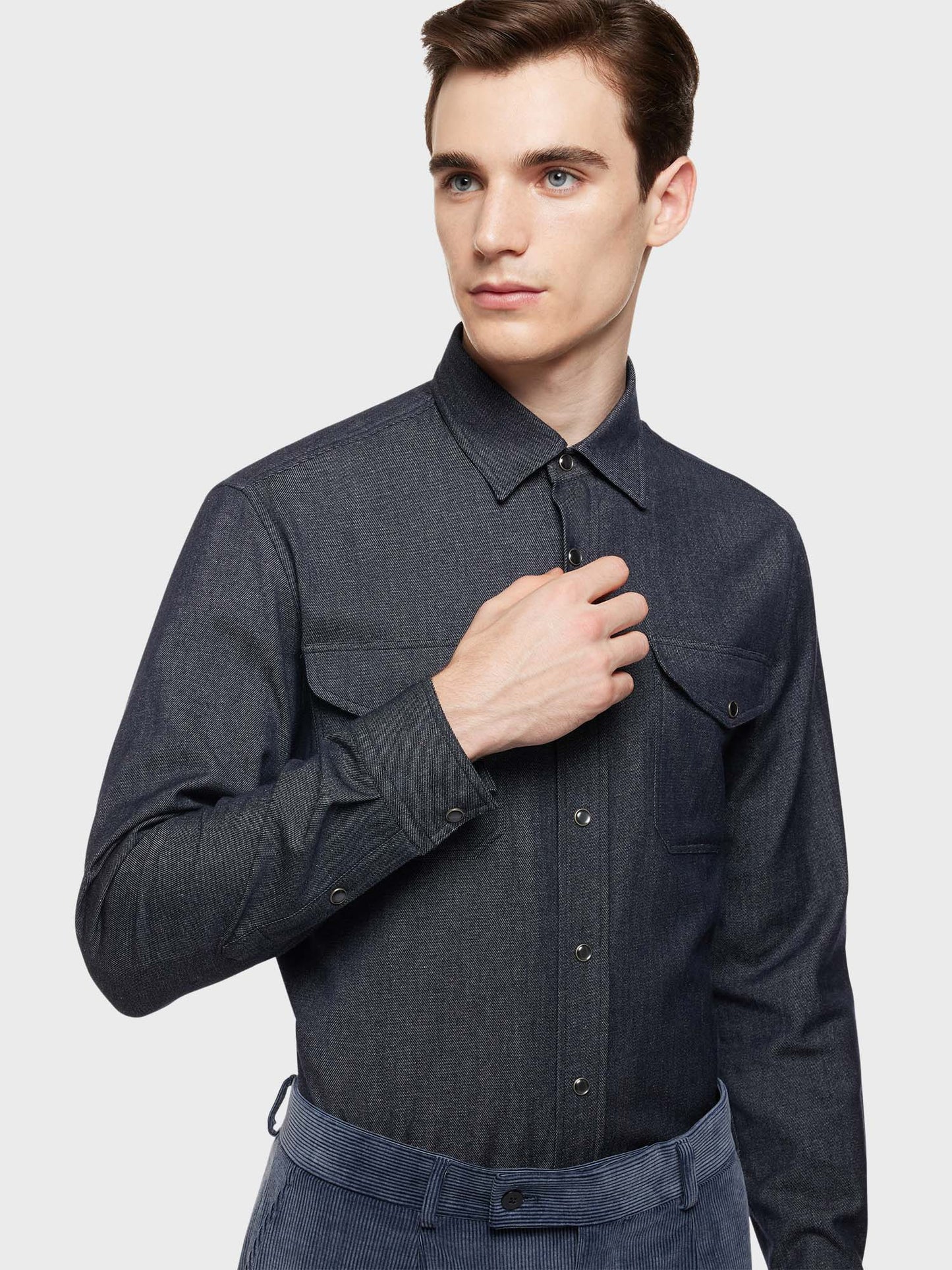 Caruso Menswear Abbigliamento Uomo Camicia in lana e cotone effetto denim blu scuro dettaglio