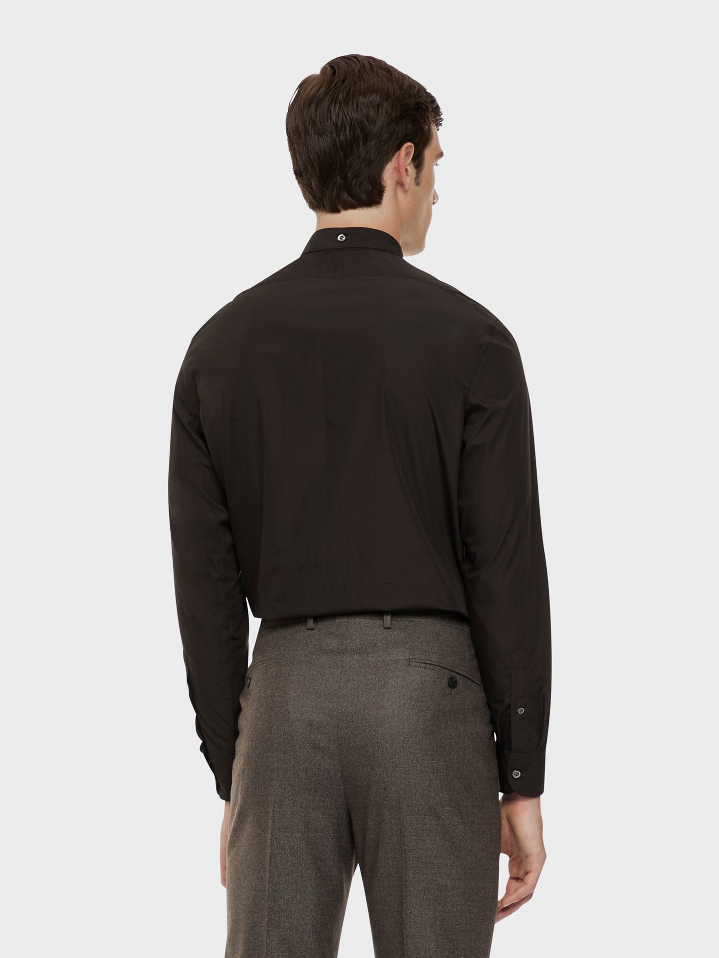 Caruso Menswear Abbigliamento Uomo Camicia coreana in cotone marrone indossato back