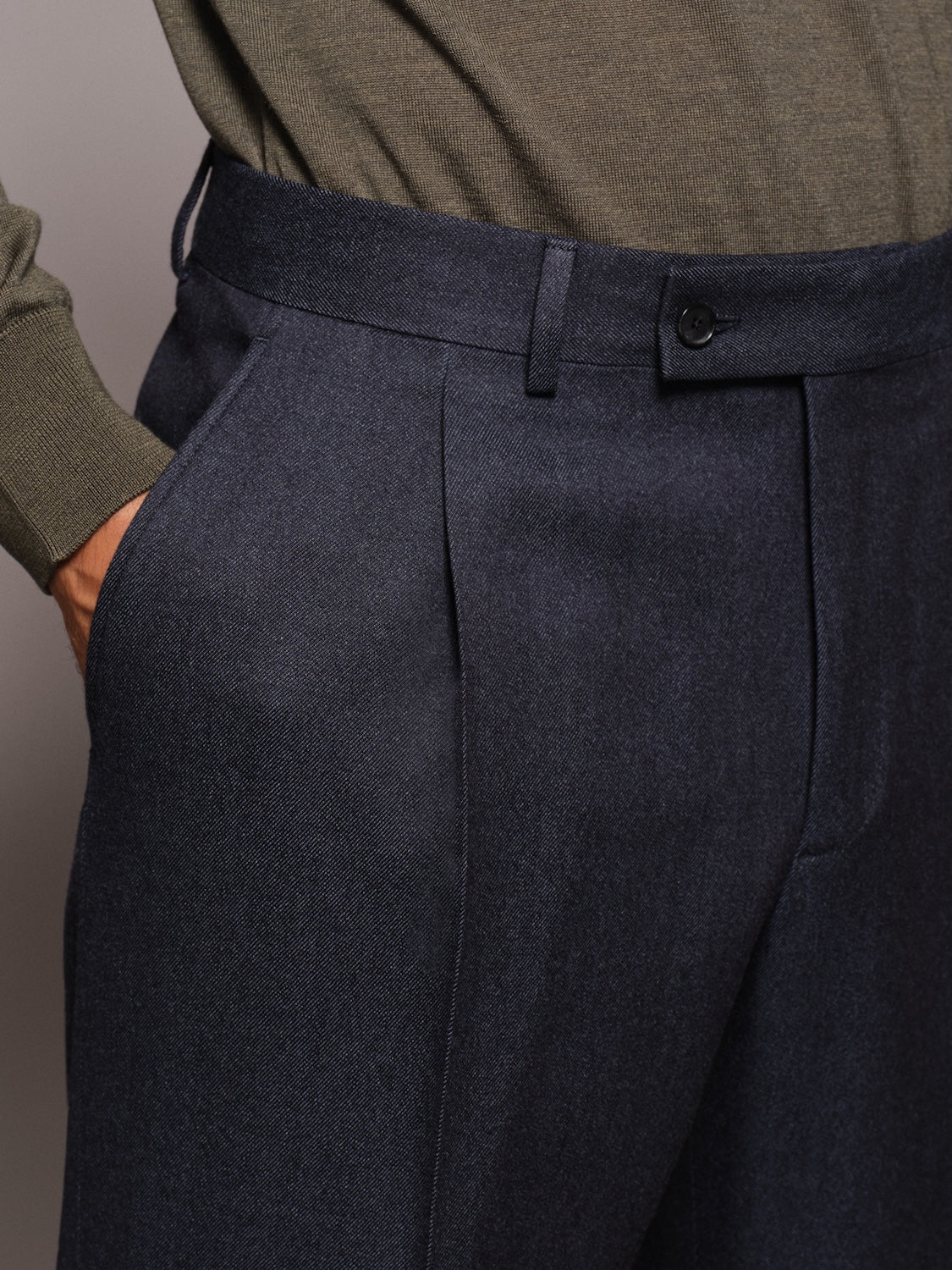 Pantalone comfort fit in lana effetto denim blu