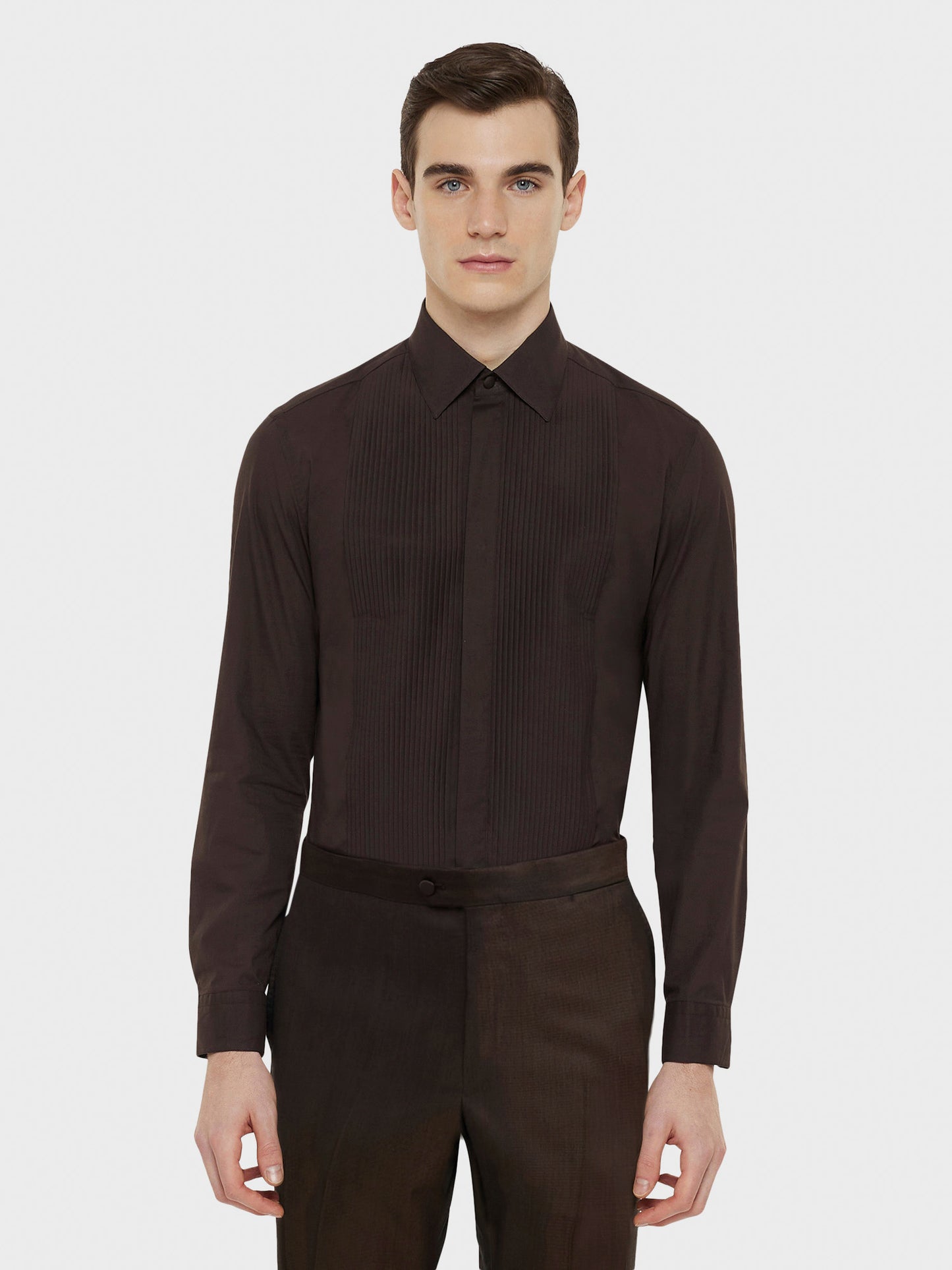 Caruso Menswear Abbigliamento Uomo Camicia da cerimonia in cotone marrone indossato front