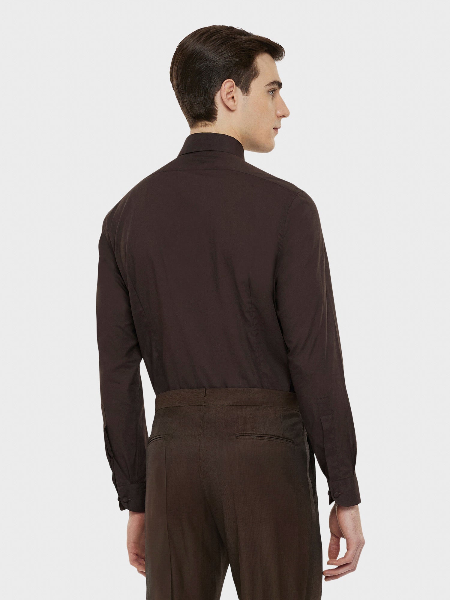 Caruso Menswear Abbigliamento Uomo Camicia da cerimonia in cotone marrone indossato back