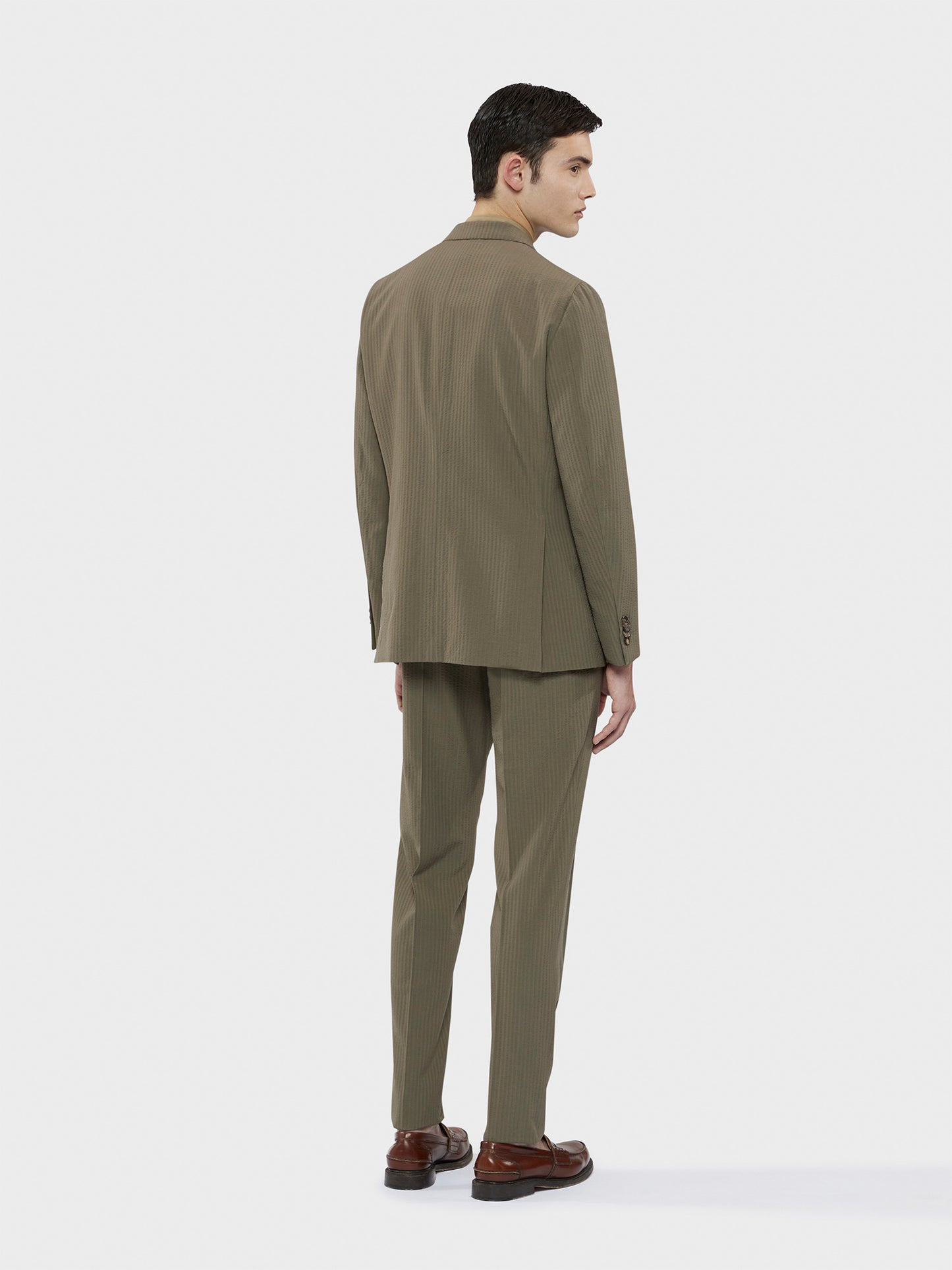 Caruso Menswear Abbigliamento Uomo Abito Aida in Seersucker di lana verde militare drop 8R indossato back