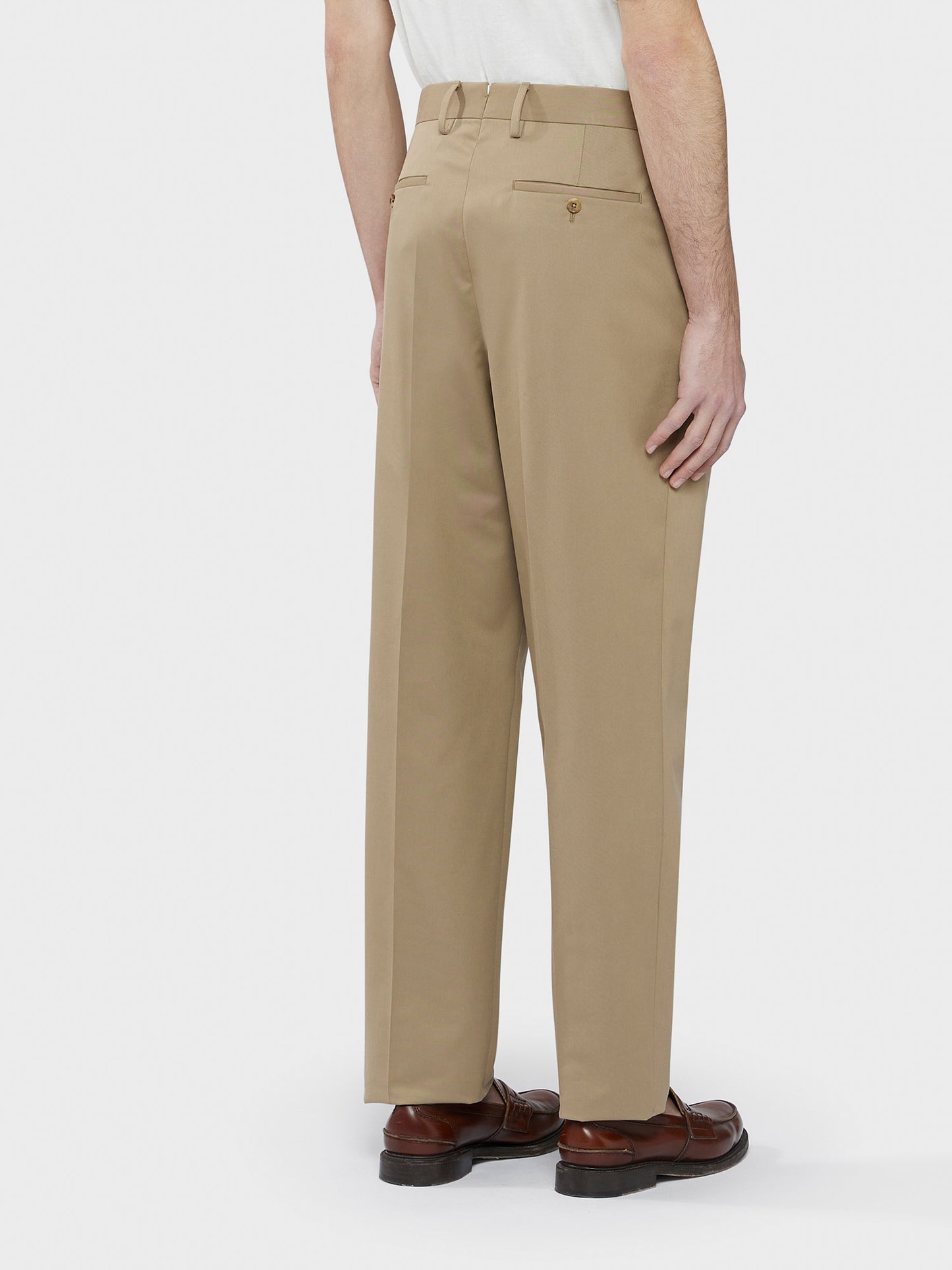 Caruso Menswear Abbigliamento Uomo Pantaloni eleganti in cotone lana sabbia indossato back
