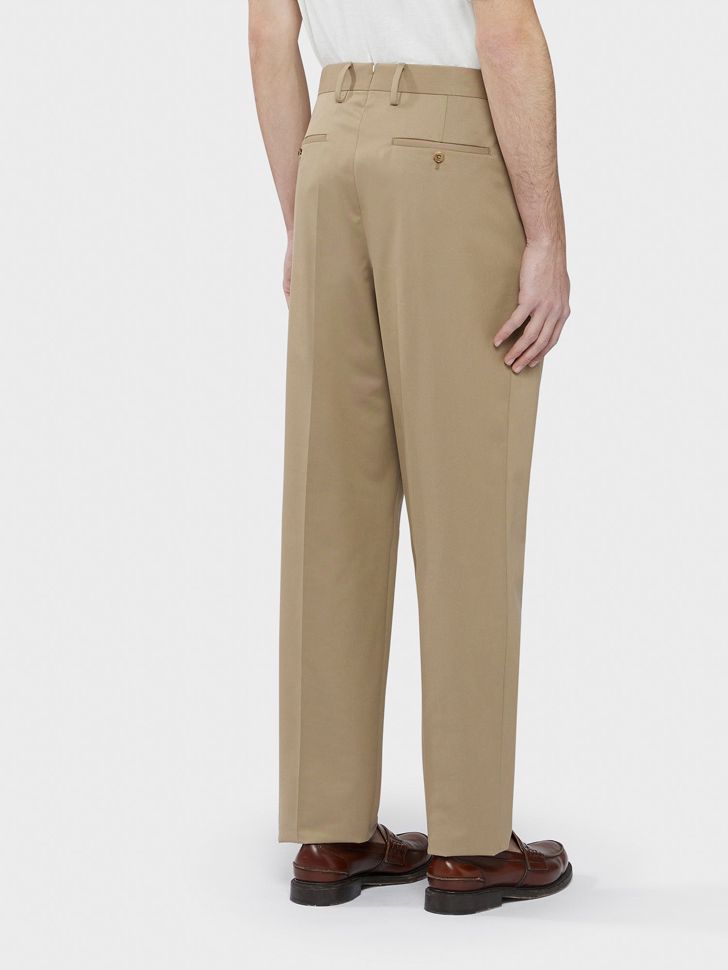 Caruso Menswear Abbigliamento Uomo Pantaloni eleganti in cotone lana sabbia indossato back