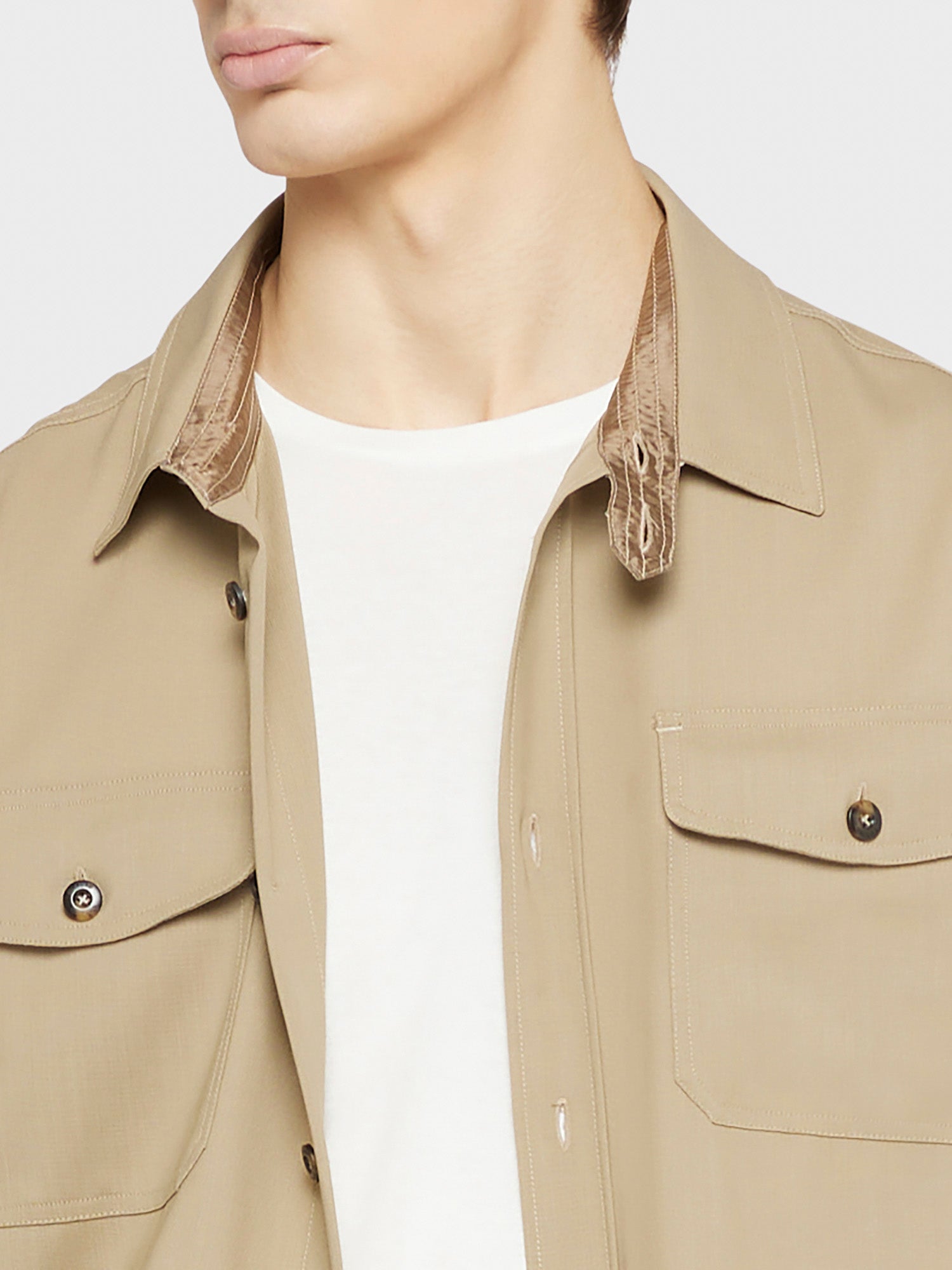 Caruso menswear Abbigliamento Uomo Overshirt estiva in tropical di lana color sabbia Houdini dettaglio